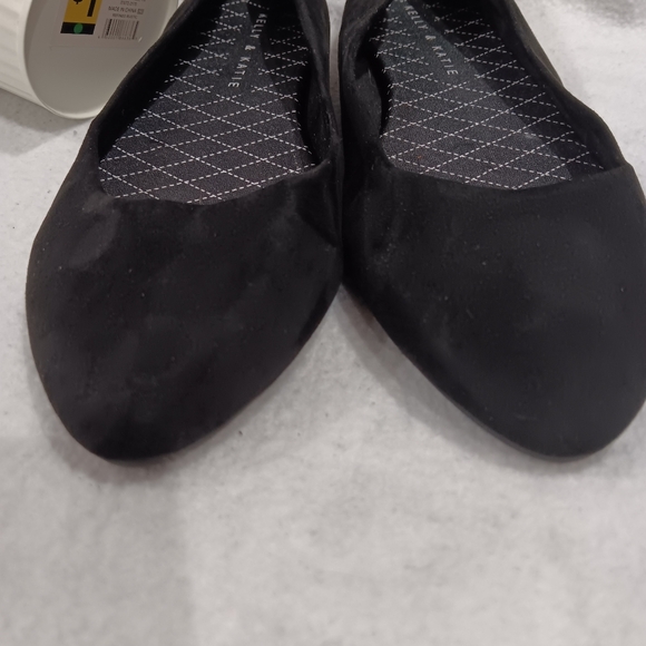 Kelly and Katie  black flats , size 8,  EUC - Picture 2 of 5